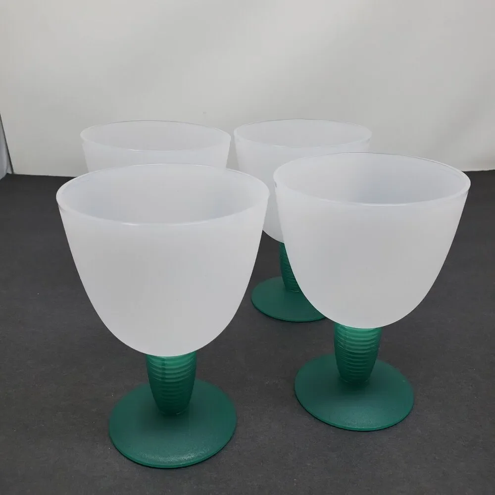 Tupperware Stemmed Green Plastic Impressions Dessert Parfait Cups Set of 4 #4094